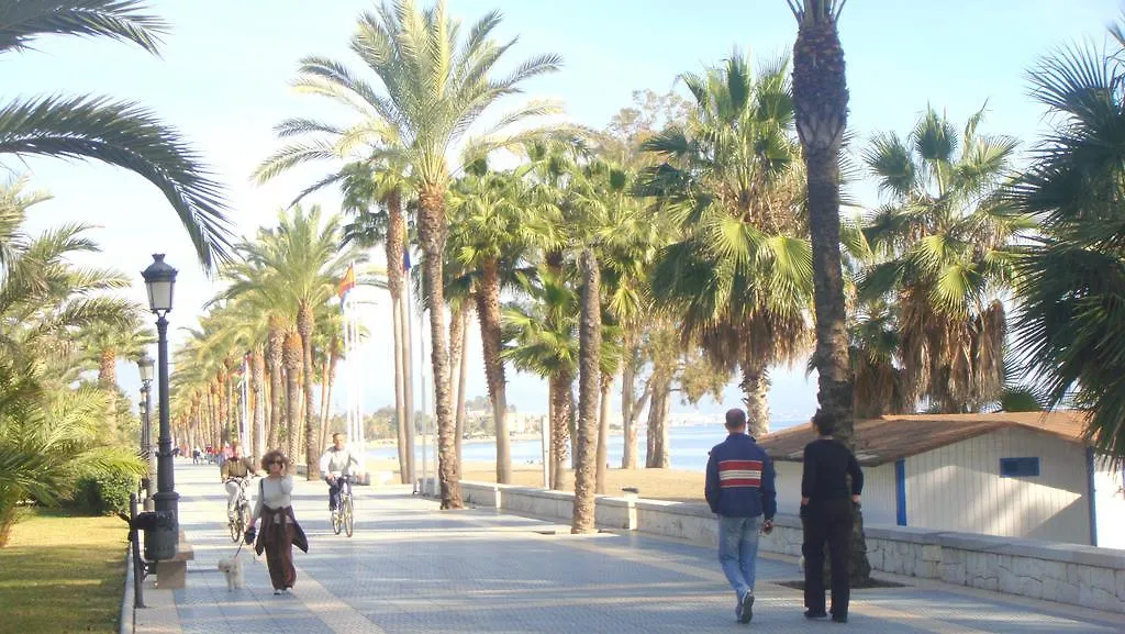 Hostal La Colonia Marbella 2*,